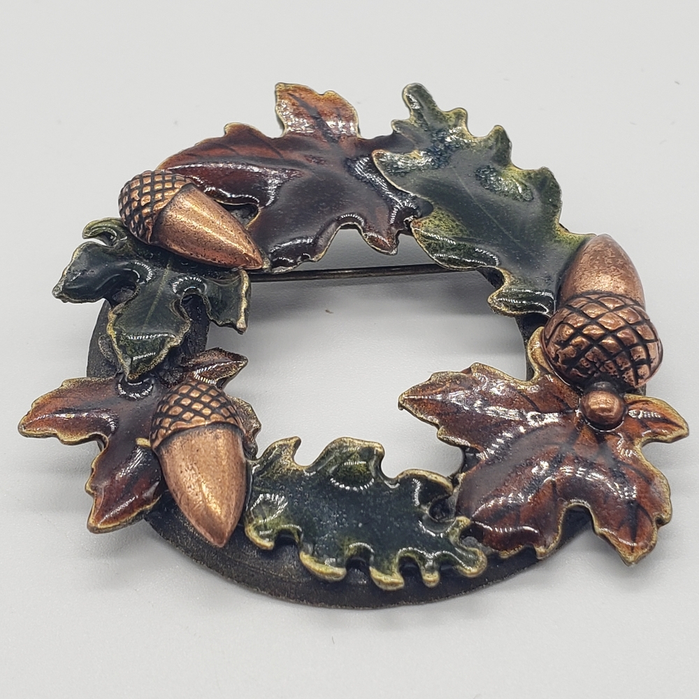 KC Autumn Wreath with leaves and pinecones